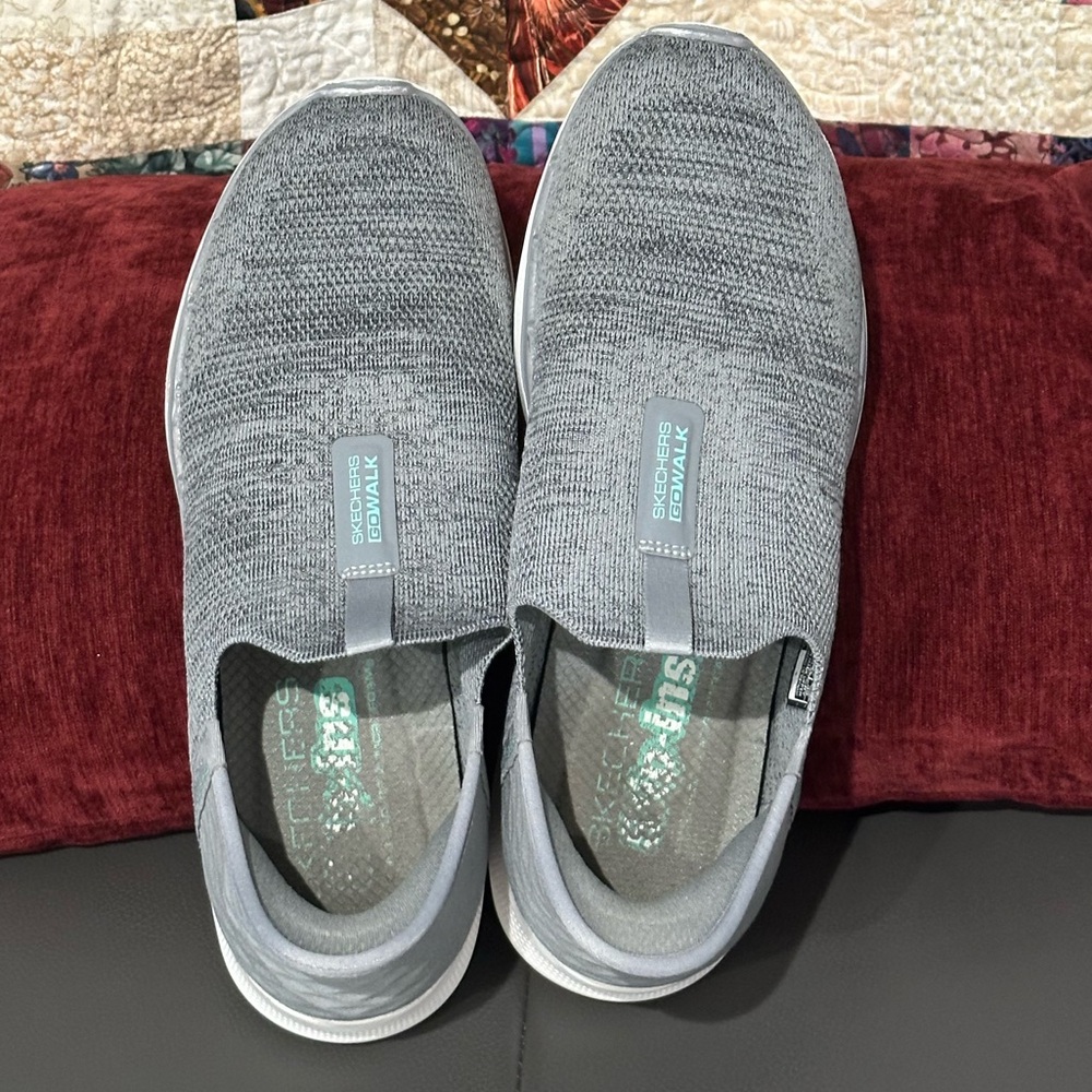 Women’s Gray Slip-In Go Walk Flex Skechers 9